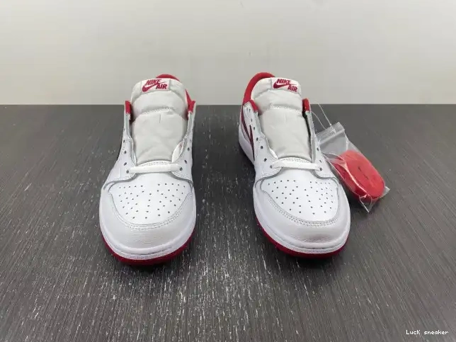 Reps LUCY Red Varsity Low 705329-101 Retro White Jordan 1 0408
